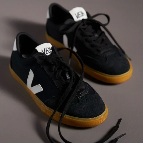 COPY - Veja volley tennis shoes women’s size 9 - Picture 4 of 6